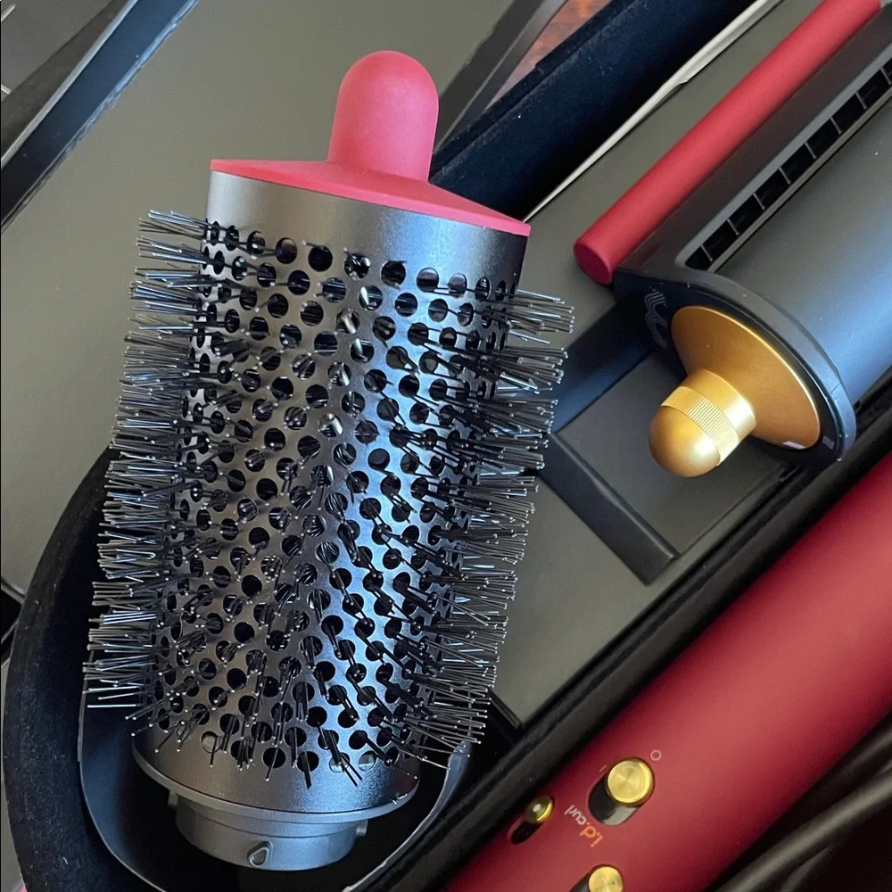 Dyson Airwrap i.d. Styler in Red and Gold. Straight+wavy.